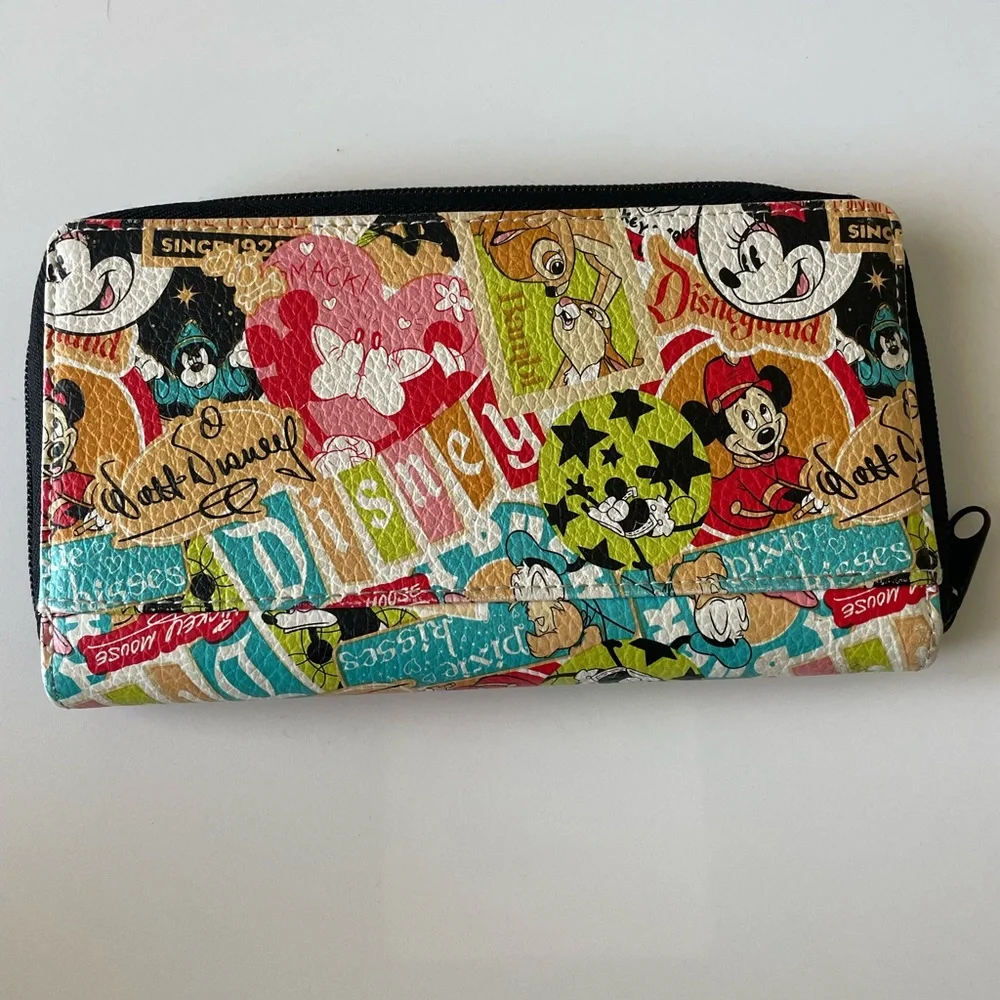Disney Park‎ Authentic Character Wallet.
